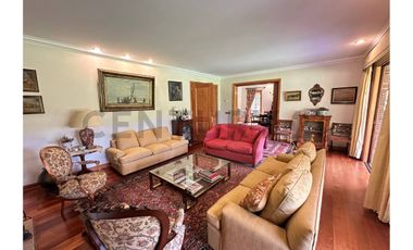 SE VENDE AMPLIA Y COMODA CASA CON GRAN TERRENO