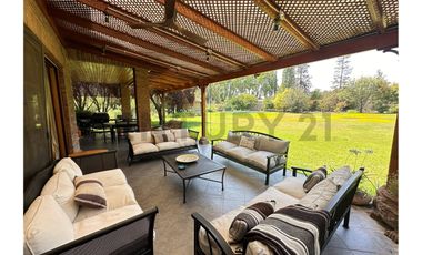 SE VENDE AMPLIA Y COMODA CASA CON GRAN TERRENO