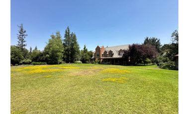 SE VENDE AMPLIA Y COMODA CASA CON GRAN TERRENO