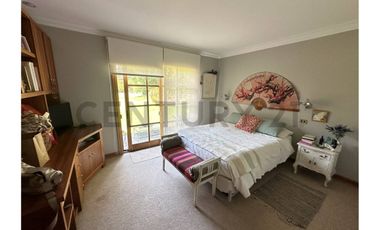 SE VENDE AMPLIA Y COMODA CASA CON GRAN TERRENO