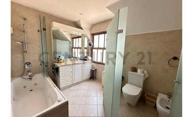 SE VENDE AMPLIA Y COMODA CASA CON GRAN TERRENO
