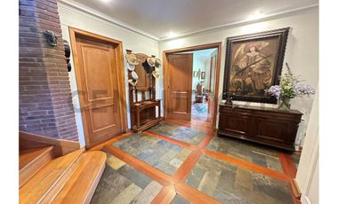 SE VENDE AMPLIA Y COMODA CASA CON GRAN TERRENO