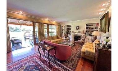 SE VENDE AMPLIA Y COMODA CASA CON GRAN TERRENO
