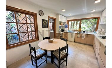 SE VENDE AMPLIA Y COMODA CASA CON GRAN TERRENO