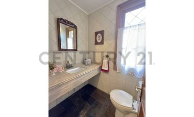 SE VENDE AMPLIA Y COMODA CASA CON GRAN TERRENO