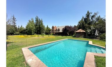 SE VENDE AMPLIA Y COMODA CASA CON GRAN TERRENO