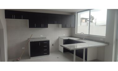 CASA A ESTRENAR EN CAYAMBE