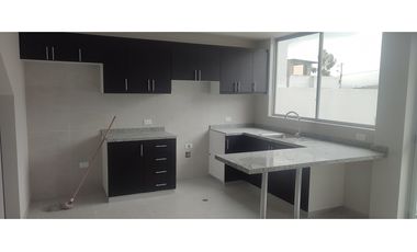 CASA A ESTRENAR EN CAYAMBE
