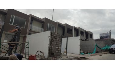 CASA A ESTRENAR EN CAYAMBE