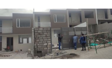 CASA A ESTRENAR EN CAYAMBE