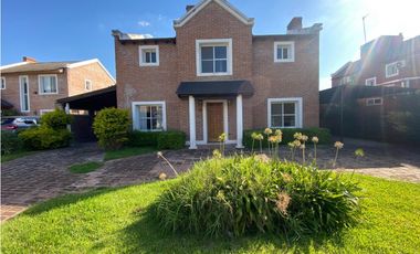 VENTA - CHALET BARRIO CERRADO SOLES DEL PILAR - MANZANARES -