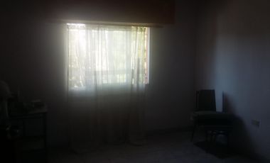 Excelente propiedad en villa adelina planta alta 4 amb 3 dormitorios-living comedor-cocina-baño-playroom-patio balcón amplio al frente. Alquiler