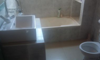 Excelente propiedad en villa adelina planta alta 4 amb 3 dormitorios-living comedor-cocina-baño-playroom-patio balcón amplio al frente. Alquiler