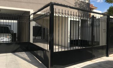 Duplex al frente de 2 dormitorios /con cochera