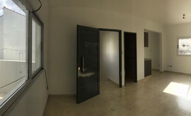 Duplex al frente de 2 dormitorios /con cochera