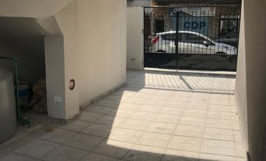 Duplex al frente de 2 dormitorios /con cochera
