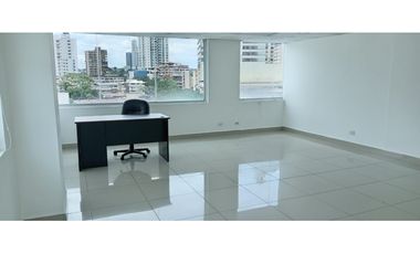 SE ALQUILA OFICINA AMOBLADA DE 112 Mts EN EL CARMEN