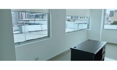 SE ALQUILA OFICINA AMOBLADA DE 112 Mts EN EL CARMEN