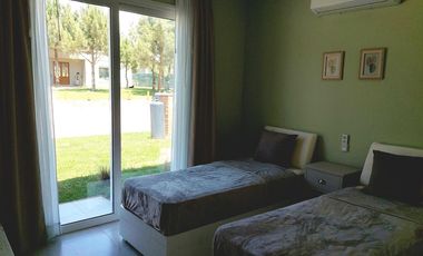 NO DISPONIBLE Casa  con pileta Costa Esmeralda  Ecuestre