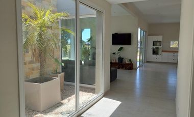 NO DISPONIBLE Casa  con pileta Costa Esmeralda  Ecuestre