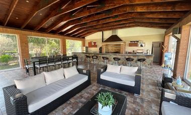 Casa Amoblada En Venta, Chicureo, Colina
