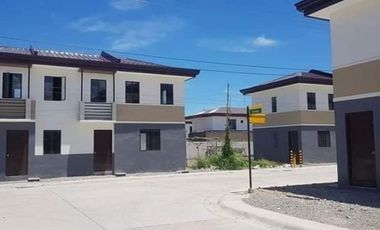 FOR SALE 2 STOREY HOUSE in La Aldea del Mar Lapulapu City