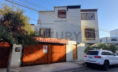 SE VENDE CASA EN PARQUE INGLÉS