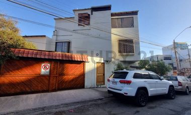 SE VENDE CASA EN PARQUE INGLÉS