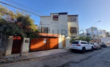 SE VENDE CASA EN PARQUE INGLÉS