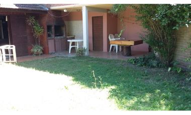 VENTA VILLA GESELL CASA 3 AMB + 3 DEPTOS