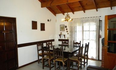 VENTA VILLA GESELL CASA 3 AMB + 3 DEPTOS