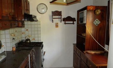 VENTA VILLA GESELL CASA 3 AMB + 3 DEPTOS