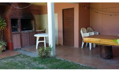 VENTA VILLA GESELL CASA 3 AMB + 3 DEPTOS