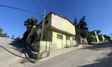Se vende terreno con casa en Esquina de Col. Anexa del Río, Tijuana