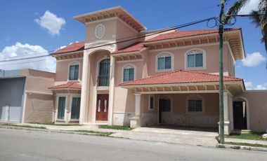 En Venta Casa - Residencia en PASEO DE LAS FUENTES, Mérida