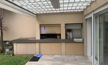 Casa moderna de 3 amb. 2 cocheras, pileta en Quilmes centro