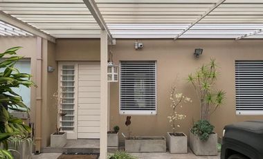 Casa moderna de 3 amb. 2 cocheras, pileta en Quilmes centro