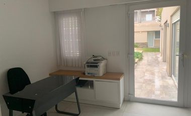 Casa moderna de 3 amb. 2 cocheras, pileta en Quilmes centro