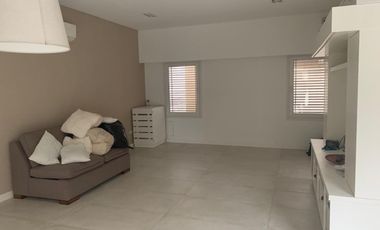 Casa moderna de 3 amb. 2 cocheras, pileta en Quilmes centro