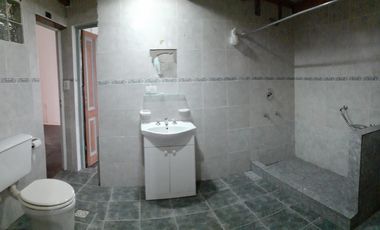 CASA CON DOS DORMITORIOS Y PATIO  EN ZONA SUR SANTA FE