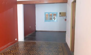 CASA CON DOS DORMITORIOS Y PATIO  EN ZONA SUR SANTA FE