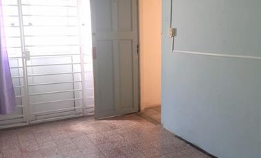 CASA CON DOS DORMITORIOS Y PATIO  EN ZONA SUR SANTA FE
