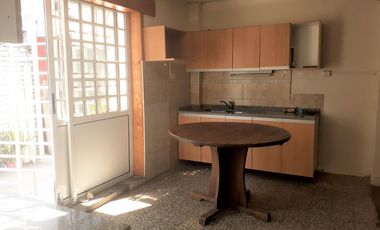 CASA CON DOS DORMITORIOS Y PATIO  EN ZONA SUR SANTA FE
