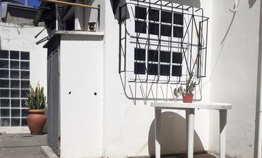 CASA CON DOS DORMITORIOS Y PATIO  EN ZONA SUR SANTA FE