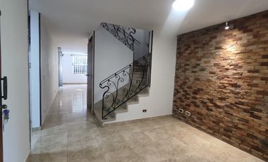 casa en arriendo en  suramérica. Cod A512119