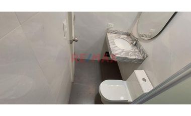 Alquiler De Hermoso Departamento En 1Er Piso, A 2 Cuadras Del Jockey Plaza Y Muy Cerca A La Universidad De Lima
