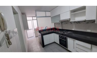 Alquiler De Hermoso Departamento En 1Er Piso, A 2 Cuadras Del Jockey Plaza Y Muy Cerca A La Universidad De Lima