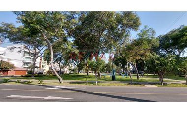 Alquiler De Hermoso Departamento En 1Er Piso, A 2 Cuadras Del Jockey Plaza Y Muy Cerca A La Universidad De Lima