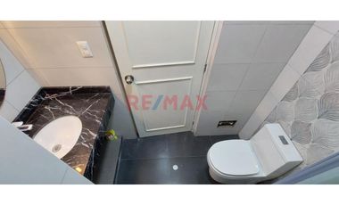Alquiler De Hermoso Departamento En 1Er Piso, A 2 Cuadras Del Jockey Plaza Y Muy Cerca A La Universidad De Lima