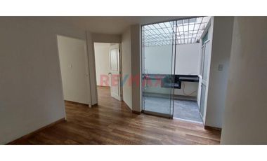 Alquiler De Hermoso Departamento En 1Er Piso, A 2 Cuadras Del Jockey Plaza Y Muy Cerca A La Universidad De Lima